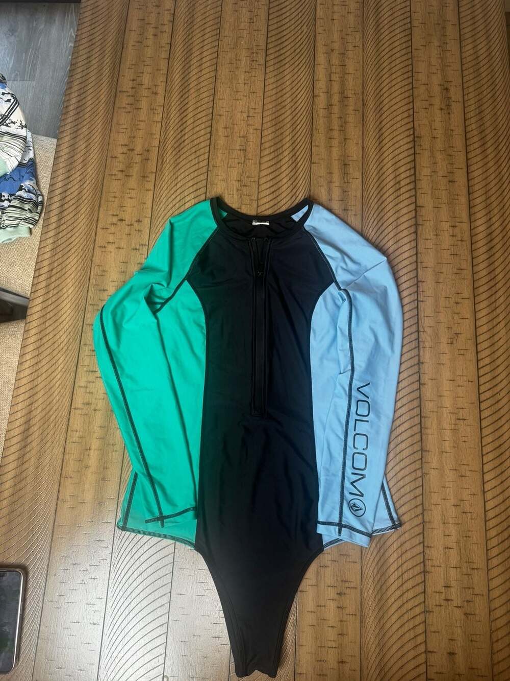 Volcom Simply Solid Long Sleeve Zip-Front One-Piece Rashguard Swimsuit Large